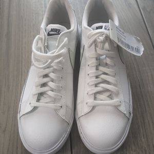 Nike shoes size 9 men blazer low leather